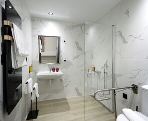 Design Twin Room (Margarita) | Bathroom