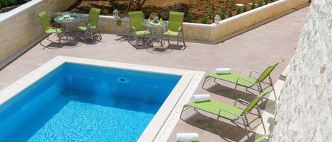 Ulkouima-allas, lämmitetty uima-allas