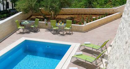 Charming apartment with the pool