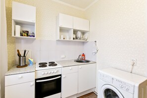 Apartment | Eigene Küche | Großer Kühlschrank, Mikrowelle, Ofen, Herdplatte