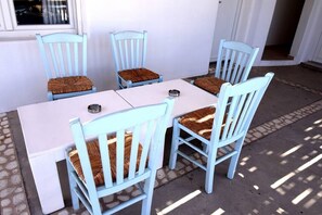 Outdoor dining - Fantastic two-room apartment for 3 people, with (Mikonos)