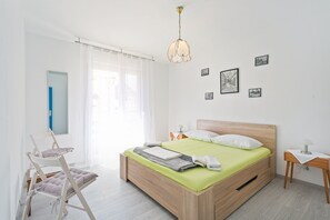 2 عدّة غرف نوم ومكتب وواي فاي مجانًا وملاءات أسرّة