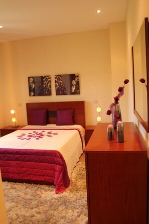3 bedrooms, iron/ironing board, travel cot, free WiFi