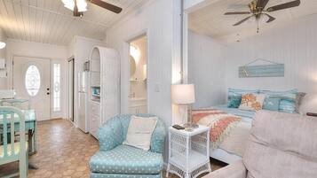 4 bedrooms, iron/ironing board, free WiFi, bed sheets