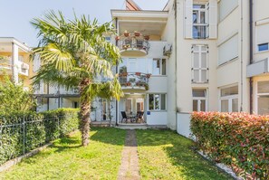 Exterior - Close to the beach, quiet location, family-friendly (Porec)