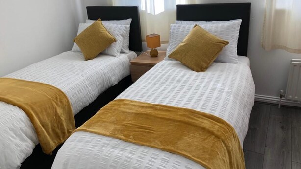 House, Multiple Beds | 2 bedrooms, WiFi (free), bed sheets - Beautiful 2-bed House in Basildon (Basildon)