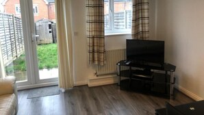 House, Multiple Beds | Living room | 30-inch TV with digital channels - Beautiful 2-bed House in Basildon (Basildon)