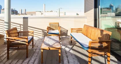 Upscale 3BR Penthouse by CozySuites