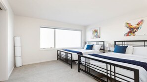 Nhà (3 Bedrooms) | 3 phòng ngủ, khu vực làm việc phù hợp cho laptop