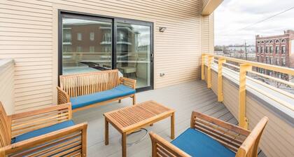 Upscale 3BR Penthouse by CozySuites