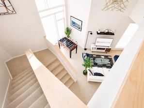 Casa (3 Bedrooms) | Zona de estar | Smart TV de 43 pulgadas con canales digitales, una televisión