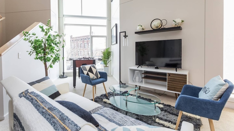 Upscale 3BR Penthouse by CozySuites