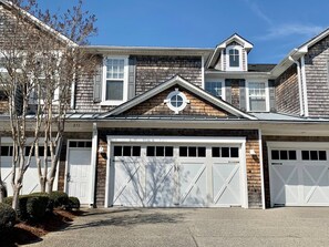 Exterior - Bay Creek Getaway + Pool + Game Rm + Bikes + Beach (Cape Charles)