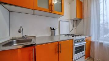 Apartment | Eigene Küche | Großer Kühlschrank, Mikrowelle, Ofen, Herdplatte