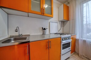 公寓 | 私人廚房 | 大型冰箱、微波爐、烤箱、爐台