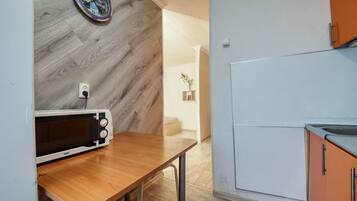 Apartment | Eigene Küche | Großer Kühlschrank, Mikrowelle, Ofen, Herdplatte