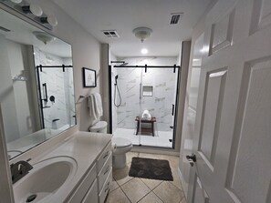 Combined shower/tub - Inn at Dauphin Island 110--Walk-in Shower! Walk out to Pools and Beach!! (Dauphin Island)