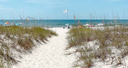 BEAUTIFUL, CUSTOM DECORATED, DOG FRIENDLY BEACH HOME IN THE COTTAGES OF TANNIN