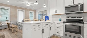 BEAUTIFUL, CUSTOM DECORATED, DOG FRIENDLY BEACH HOME IN THE COTTAGES OF TANNIN