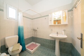 Standard Studio | Bathroom