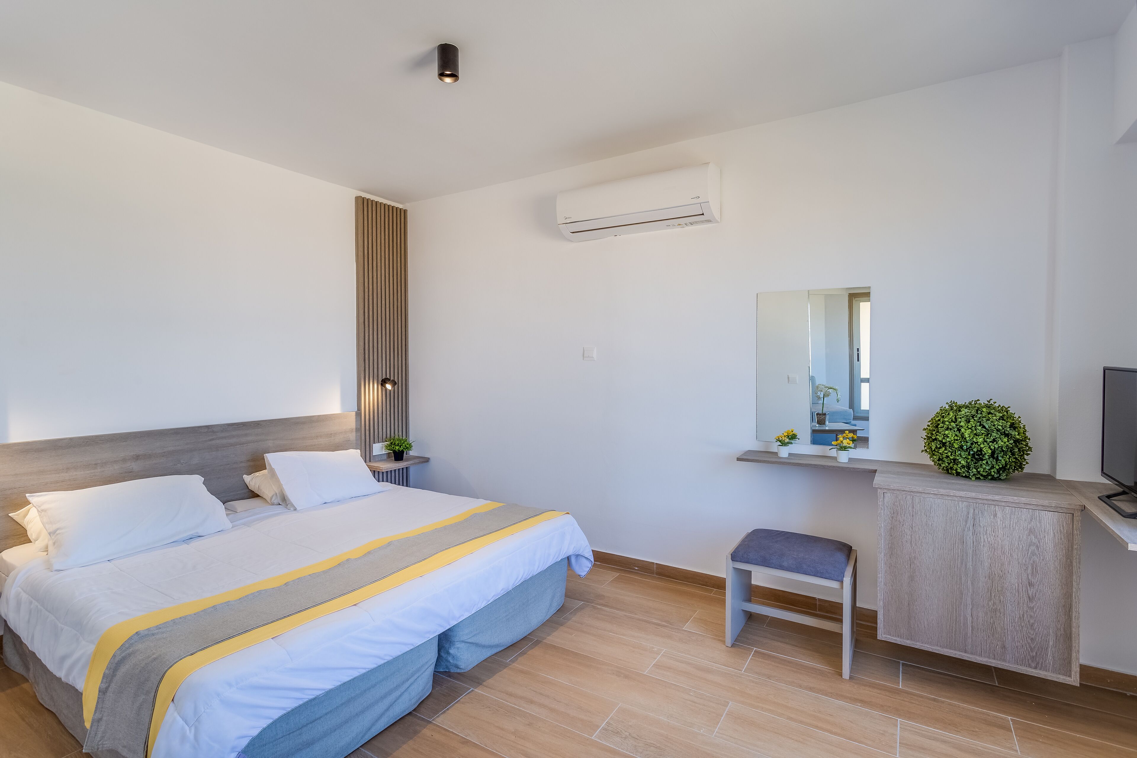 1 bedroom, in-room safe, desk, free wifi