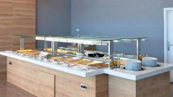 Bữa sáng buffet hàng ngày với phụ phí nhỏ
