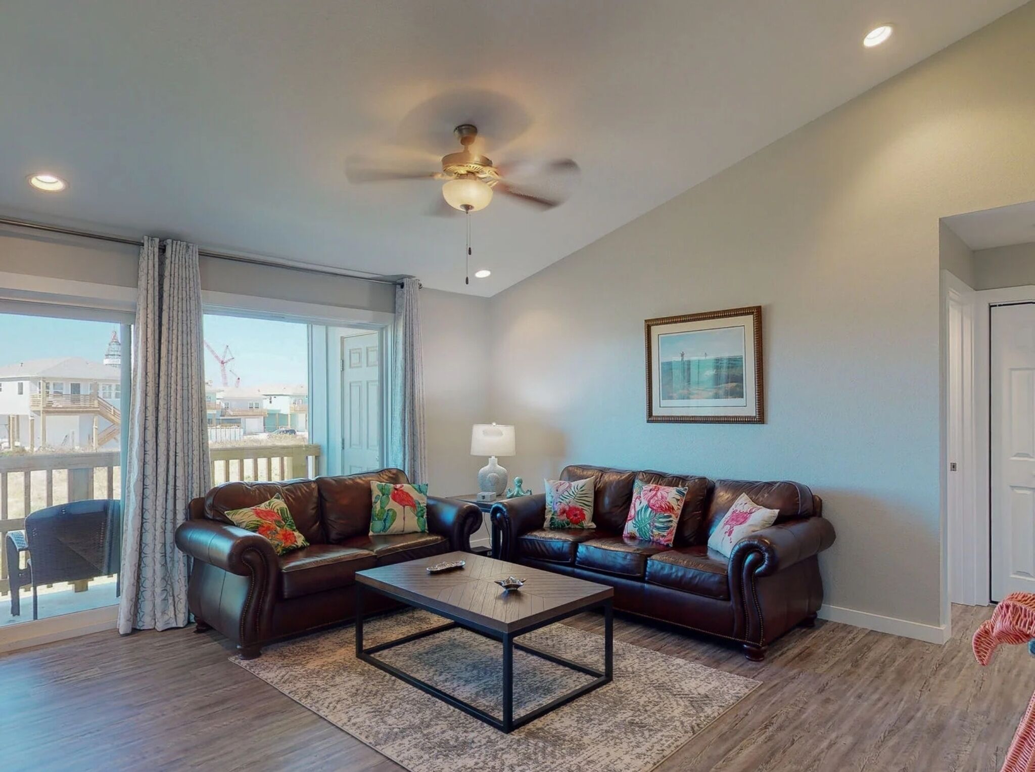 AHD215 Newly Remodeled 2nd Floor Condo, Shared Pool Hot Tub, Near Marina