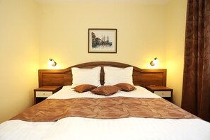 2 bedrooms, in-room safe, iron/ironing board, WiFi