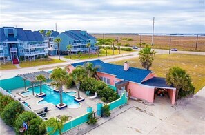 Exterior - Shared Pool, Boardwalk to Beach, Pet Friendly (Port Aransas)