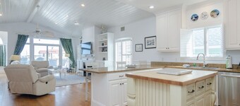 Beautifully Furnished Pet-Friendly w Ocean Views