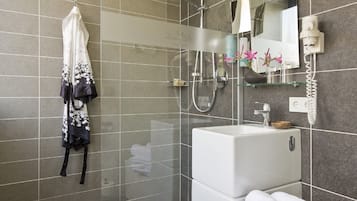 Habitación doble | Baño | Secadora de cabello y toallas
