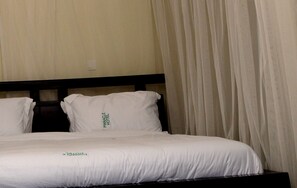 Premium bedding, memory foam beds, desk, free WiFi - Pinnacle Hotel Mbarara (Mbarara)