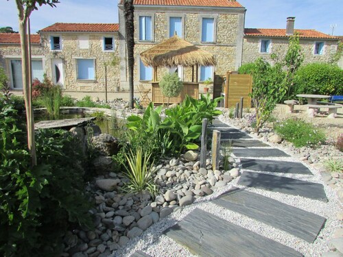 La Brise Marine vacation home with heated pool near Royan