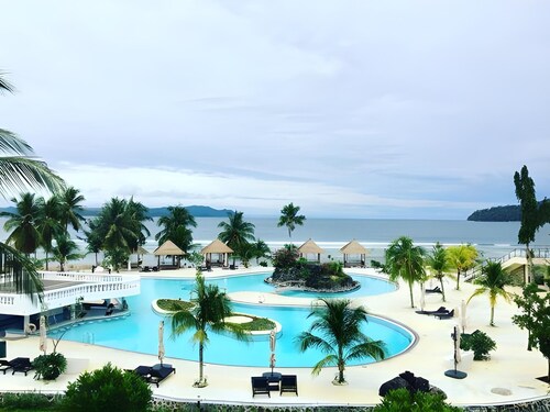 Paradise Hotel Golf and Resort