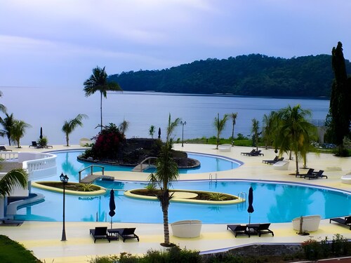 Paradise Hotel Golf and Resort