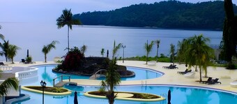 Paradise Hotel Golf and Resort