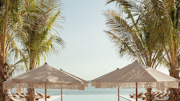 Gần bãi biển riêng, cát trắng, xe đưa đón đến bãi biển miễn phí