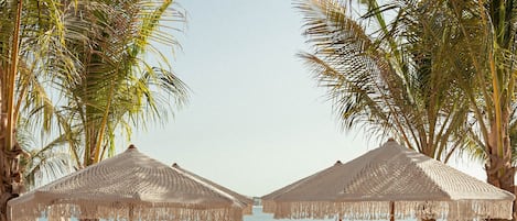 Privat strand i närheten och vit sandstrand