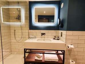 Gratis toiletartikler, hårtørrer, håndklæder