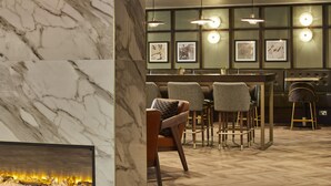 Bar (on property) - Four Points by Sheraton London Gatwick Airport (Horley)