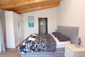 House, 2 Bedrooms, Balcony, Garden View | 2 bedrooms, iron/ironing board, free WiFi, bed sheets