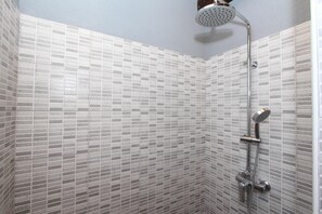 House, 2 Bedrooms, Balcony, Garden View | Bathroom
