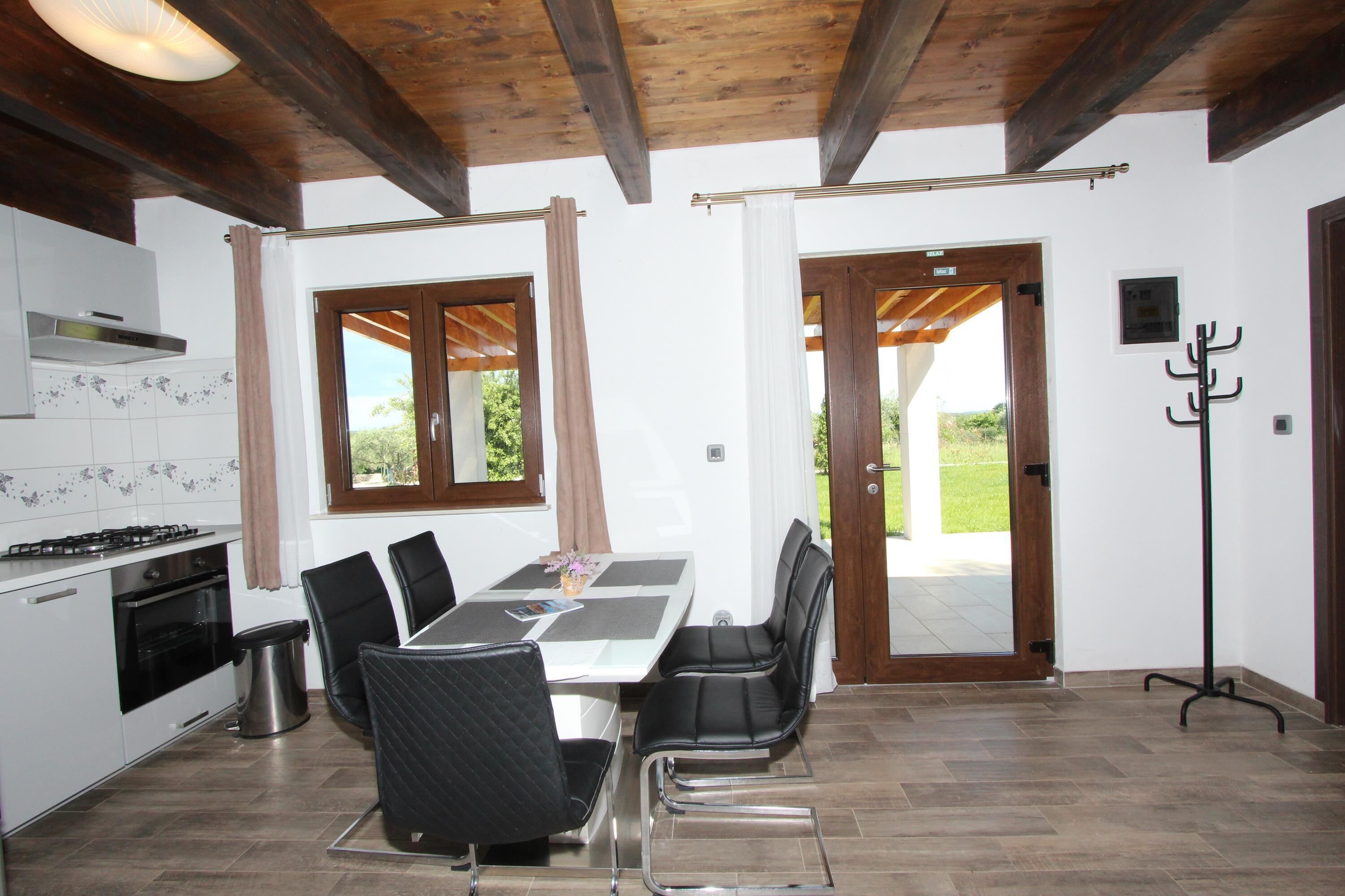 Casa, 2 habitaciones, balcón, vistas al jardín | Cocina privada | Frigorífico, microondas, horno y placa de cocina