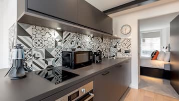 Classic Apartment 2 Beds | Private kitchen | Mini-fridge, microwave, oven, stovetop