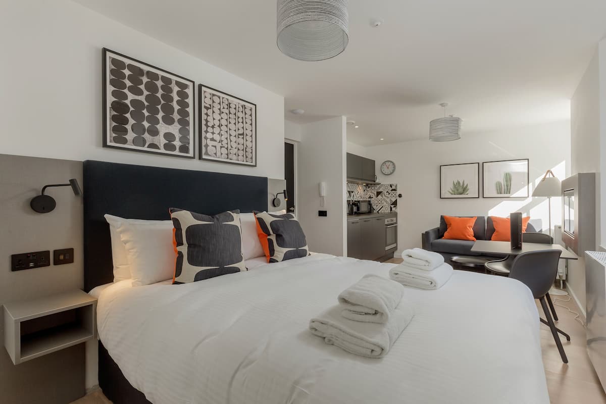 Klassieke studio | 2 slaapkamers, luxe beddengoed, een kluis op de kamer