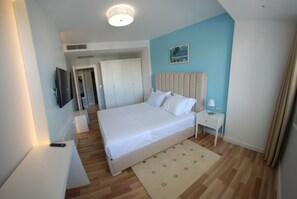 2 soverom, skrivebord, strykejern/-brett og wi-fi (inkludert)