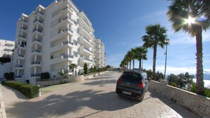 Parking - Limani Deluxe Apartments (Sarandë)