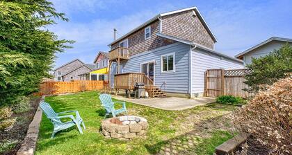 Pet-friendly, enclosed yard, walk to town/beach (Whale)
