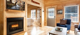 Near Downtown Gatlinburg/Hot Tub/Newly Built Cabin