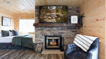 Tabla de planchar con plancha, wifi y ropa de cama